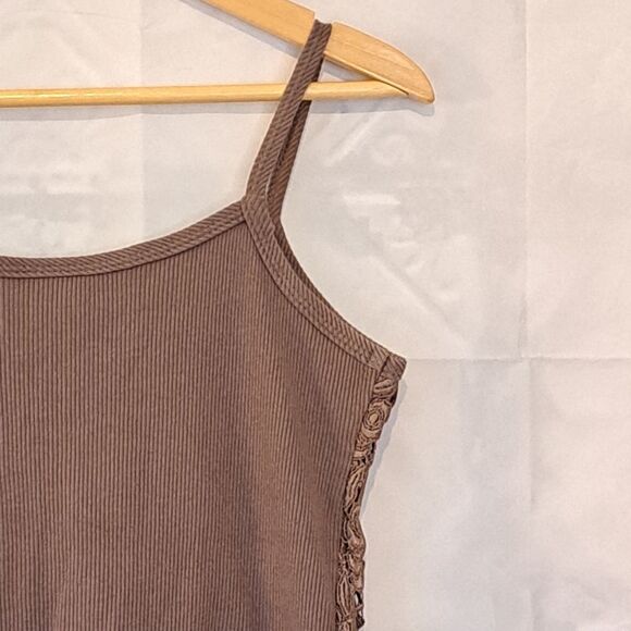 MaxiMa Y2K 90's Taupe Floral Eyelet Ribbed Spaghetti Top Size Large - Picture 9 of 13